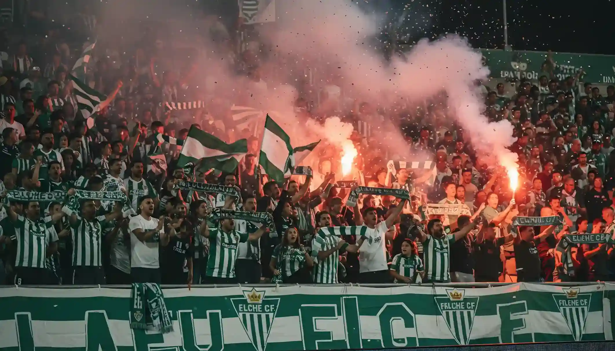 Aficionados del Elche animando en las gradas del Martínez Valero